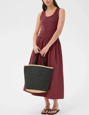 Rochie medie Part Two, visiniu