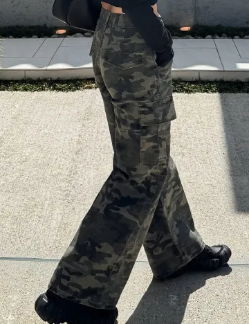 Blugi Friful, army