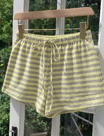 Pantaloni scurti SHEIN, gri/galben