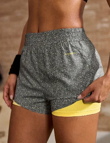 Pantaloni scurti SHEIN, galben/gri