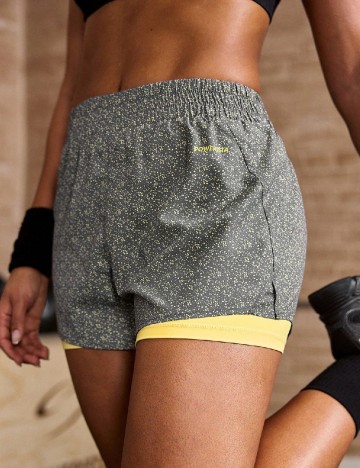 Pantaloni scurti SHEIN, galben/gri