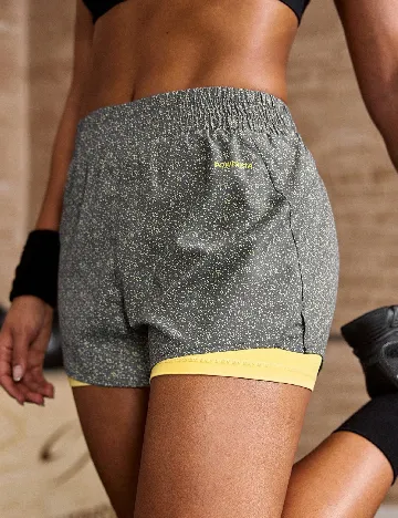Pantaloni scurti SHEIN, galben/gri