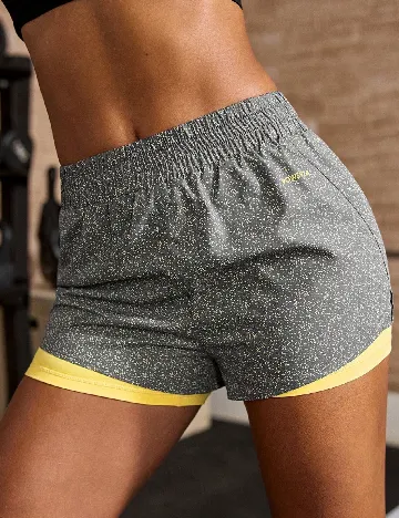 Pantaloni scurti SHEIN, galben/gri