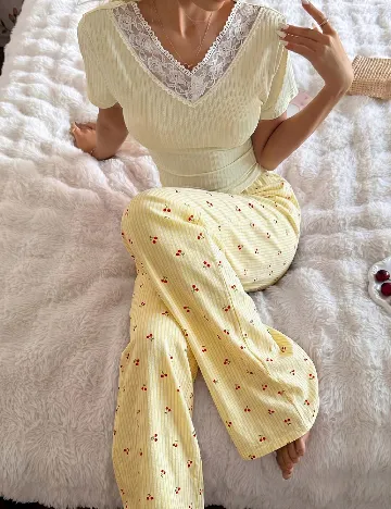 Pijama SHEIN, galben