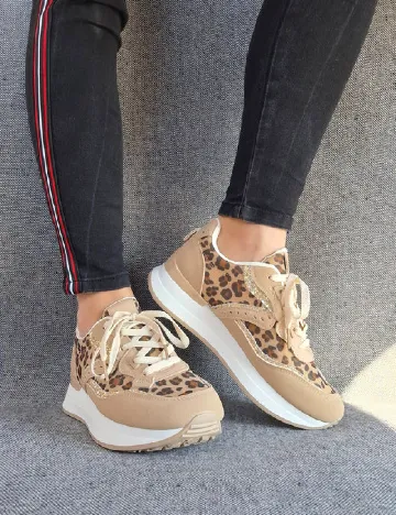 Adidasi, maro