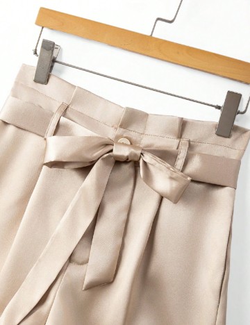 Pantaloni scurti SHEIN, crem