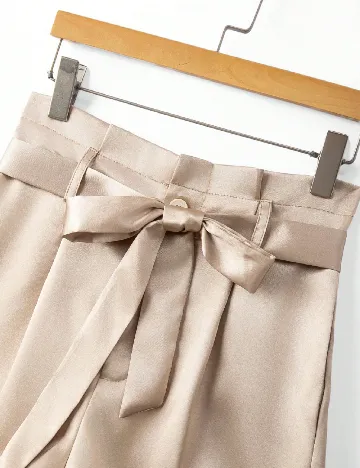 Pantaloni scurti SHEIN, crem