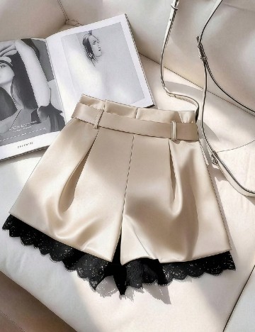 Pantaloni scurti SHEIN, crem