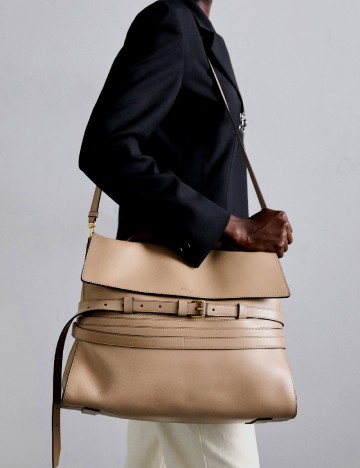 Geanta Moschino, maro