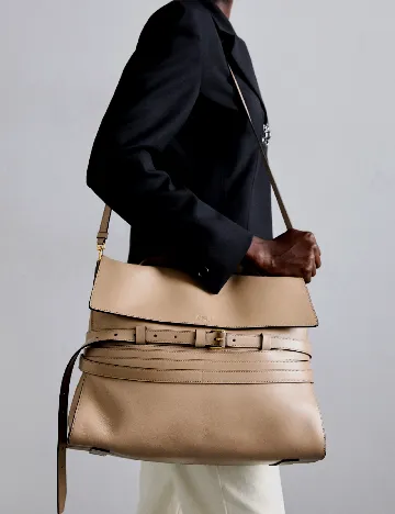 Geanta Moschino, maro