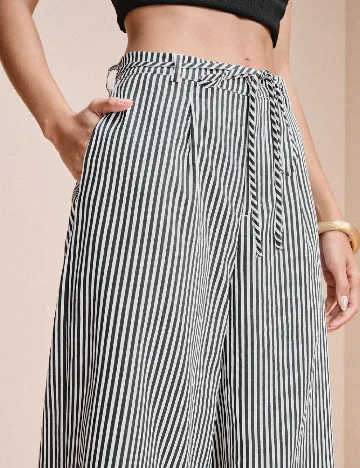 Pantaloni SHEIN, negru/alb