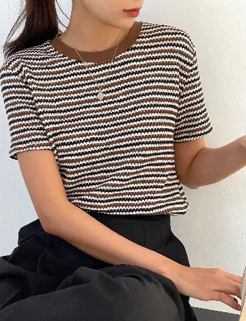 Tricou SHEIN, maro