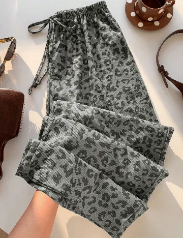 Pantaloni SHEIN, animal print