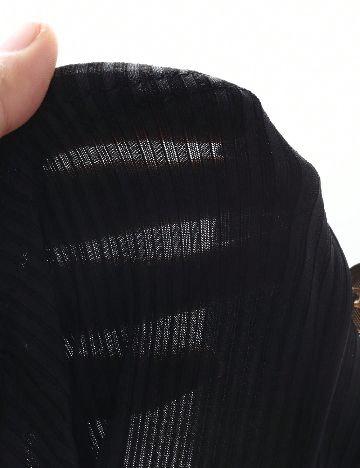 Top Dazy, negru