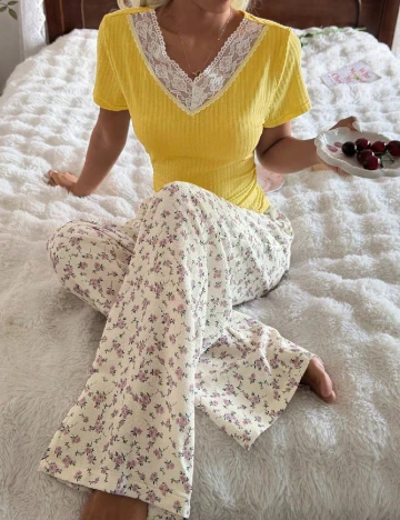 Pijama SHEIN, mix culori