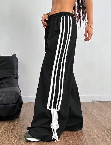 Pantaloni SHEIN, negru