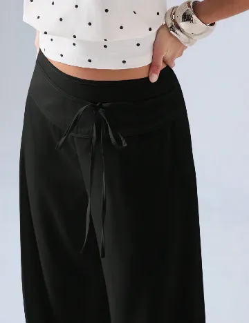 Pantaloni SHEIN, negru