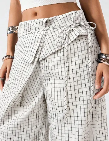 Pantaloni SHEIN, alb