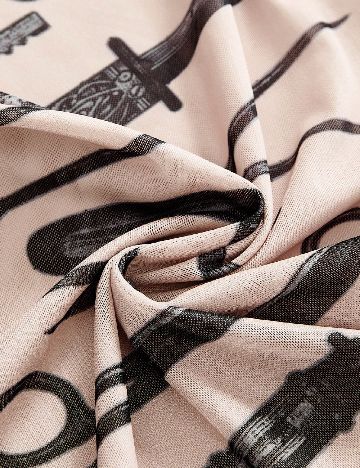 Maiou Romwe, crem/negru