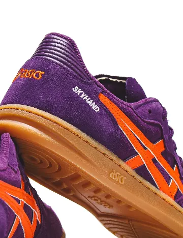 Adidasi Asics, mov