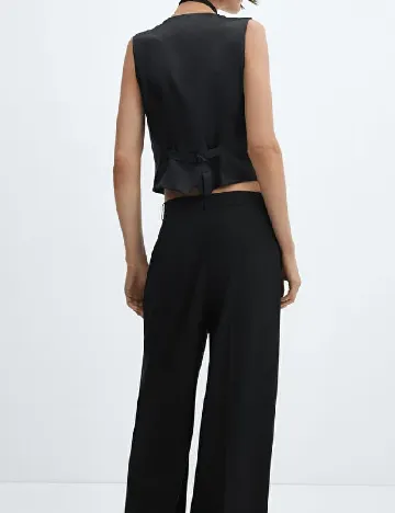 Vesta Mango, negru