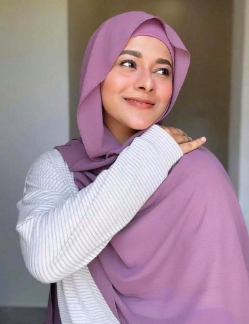 Hijab SHEIN, mov