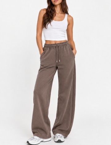 Pantaloni PrettyLittleThing, maro