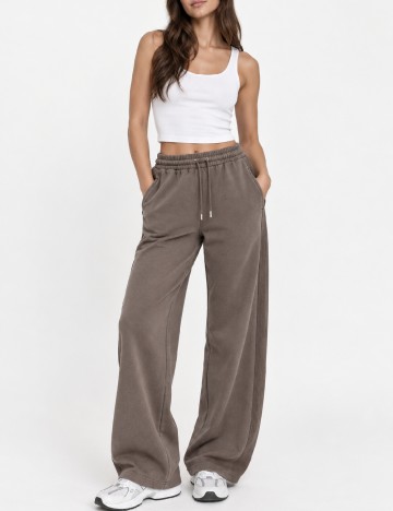 Pantaloni PrettyLittleThing, maro