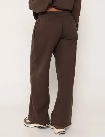 Pantaloni PrettyLittleThing, maro