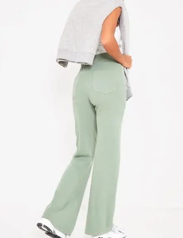 Pantaloni PrettyLittleThing, verde