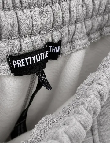 Pantaloni PrettyLittleThing, gri