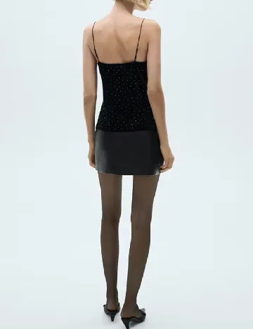 Maiou Mango, negru