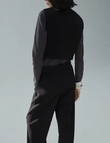 Vesta Mango, negru