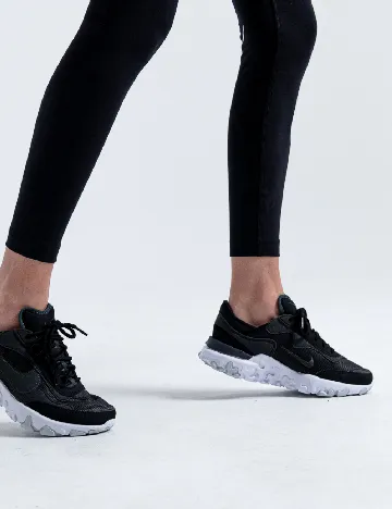 Adidasi Nike, negru