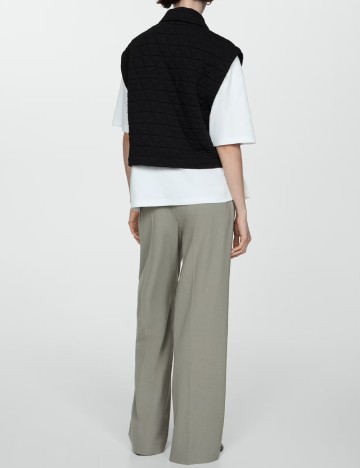 Vesta Mango, negru