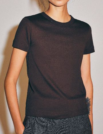 Tricou Zara, maro
