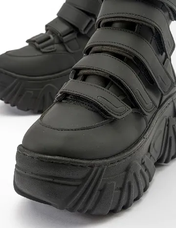 Adidasi, negru