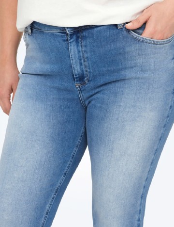 Pantaloni trei sferturi Only Carmakoma, albastru