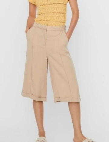 Pantaloni scurti Vero Moda, crem