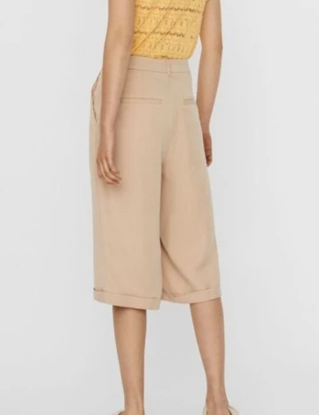 Pantaloni scurti Vero Moda, crem