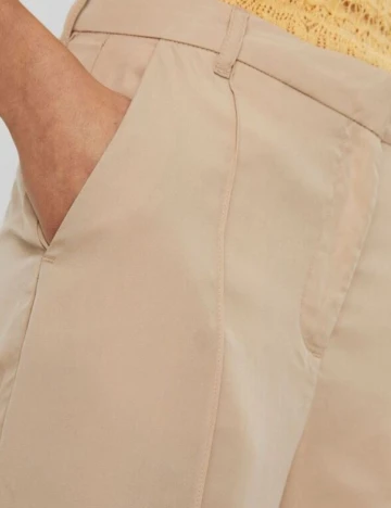Pantaloni scurti Vero Moda, crem