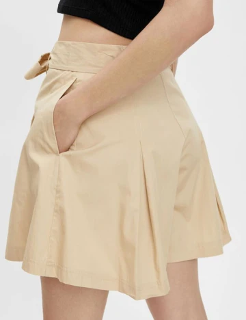 Pantaloni scurti Pieces, crem Crem