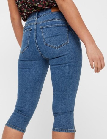 Pantaloni trei sferturi Vero Moda, albastru