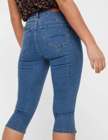 Pantaloni trei sferturi Vero Moda, albastru