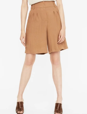 Pantaloni scurti Vero Moda, maro