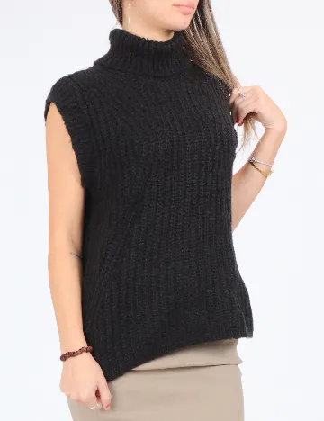 Vesta Vila, negru Negru