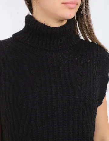 Vesta Vila, negru Negru