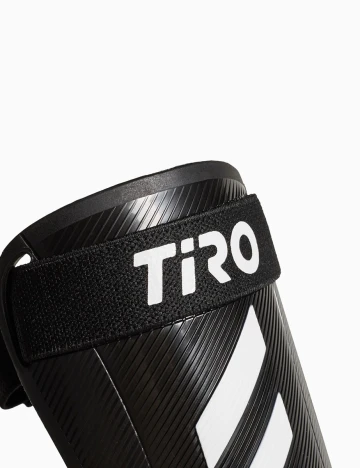 Aparatori de fotbal Adidas, negru Negru