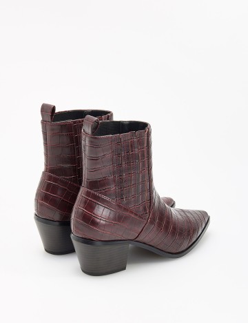 Botine Reserved, visiniu