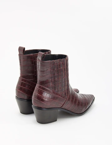 Botine Reserved, visiniu